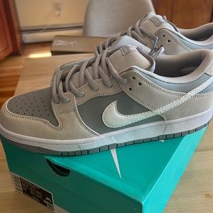 Brand new never worn Nike SB dunks low summit white